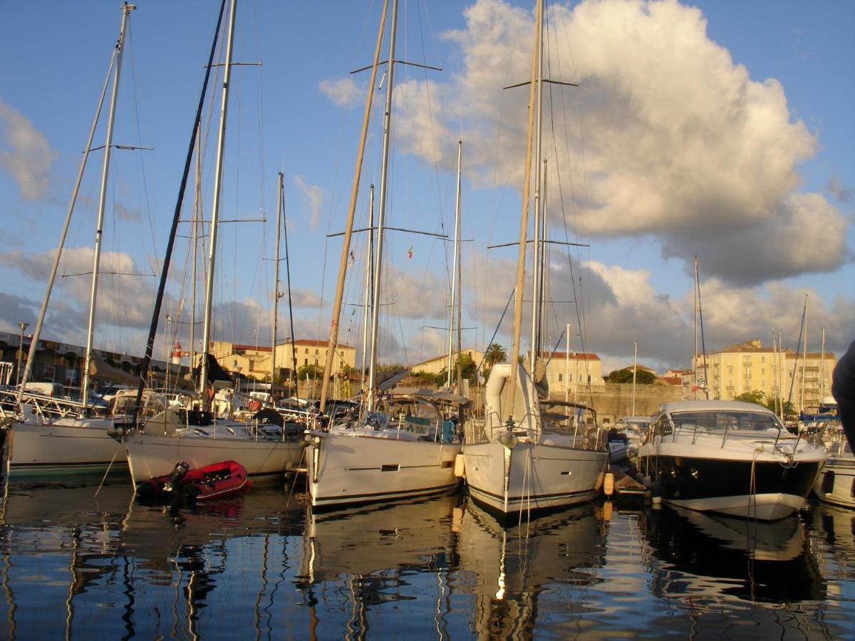 AuSoleil 2 pieces cosy ensoleillé, tout à pied, 50 m du vieux port Saint-Raphael (Var) Exterior foto